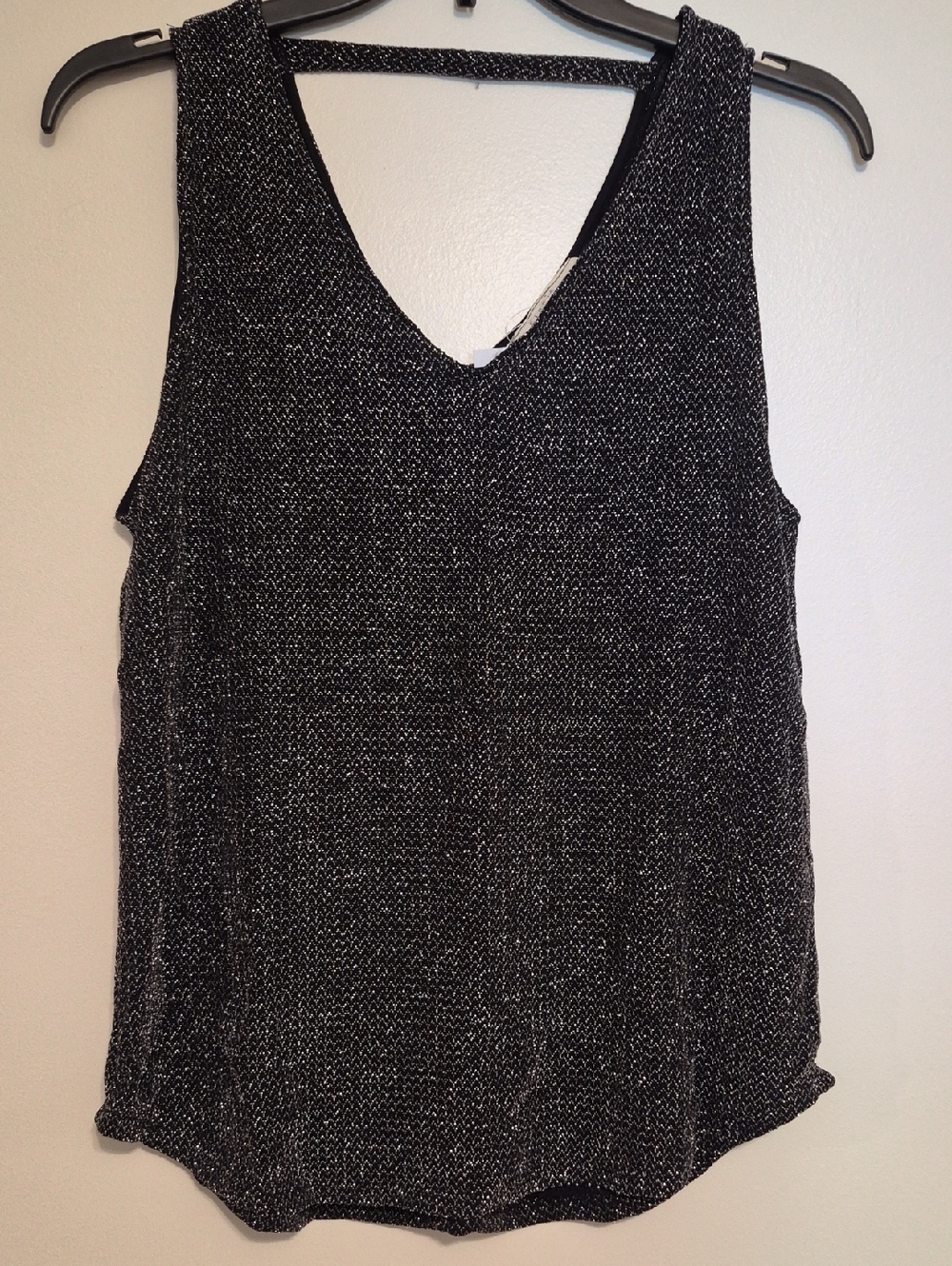 NWT Elodie Black Metallic V-Neck Knit Tank SZ M